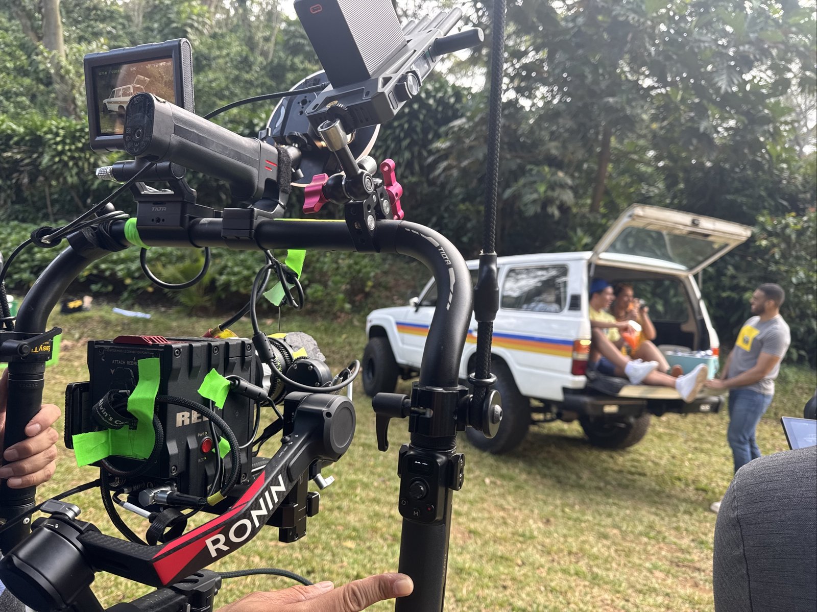 Servicios de rodaje de comerciales de Mosaico en Managua con cámara RED en gimbal Ronin